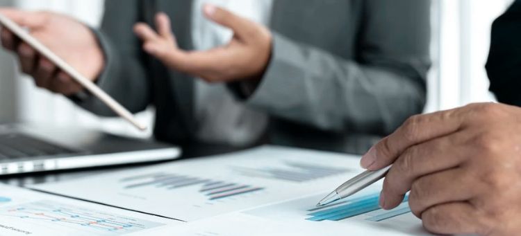 Especialistas Premiumbravo em reunião com cliente sobre o Papel da Auditoria Interna