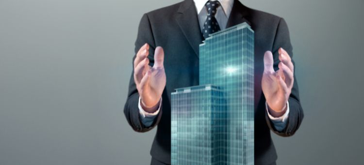 Governança Corporativa representada por um executivo envolvendo a maquete de um prédio corporativo com as mãos