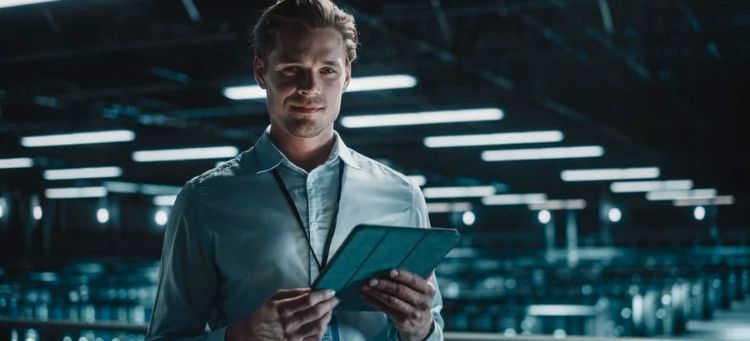 Especialista em investigações internas atuando em uma empresa